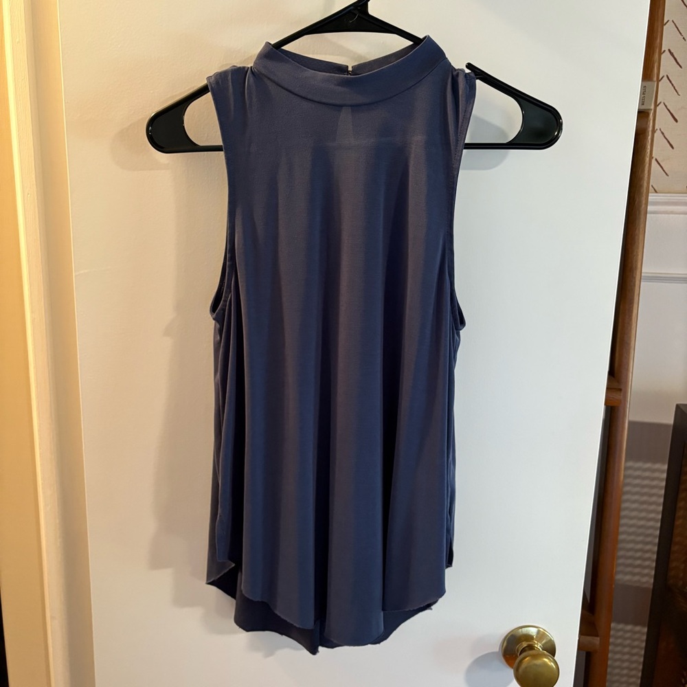 American Eagle Soft & Sexy Button Neck Keyhole Sleeveless Tank